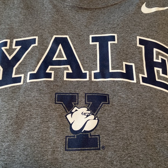 The Nike Tee dry fit Yale long-sleeve shirt, size XL - Picture 3 of 8
